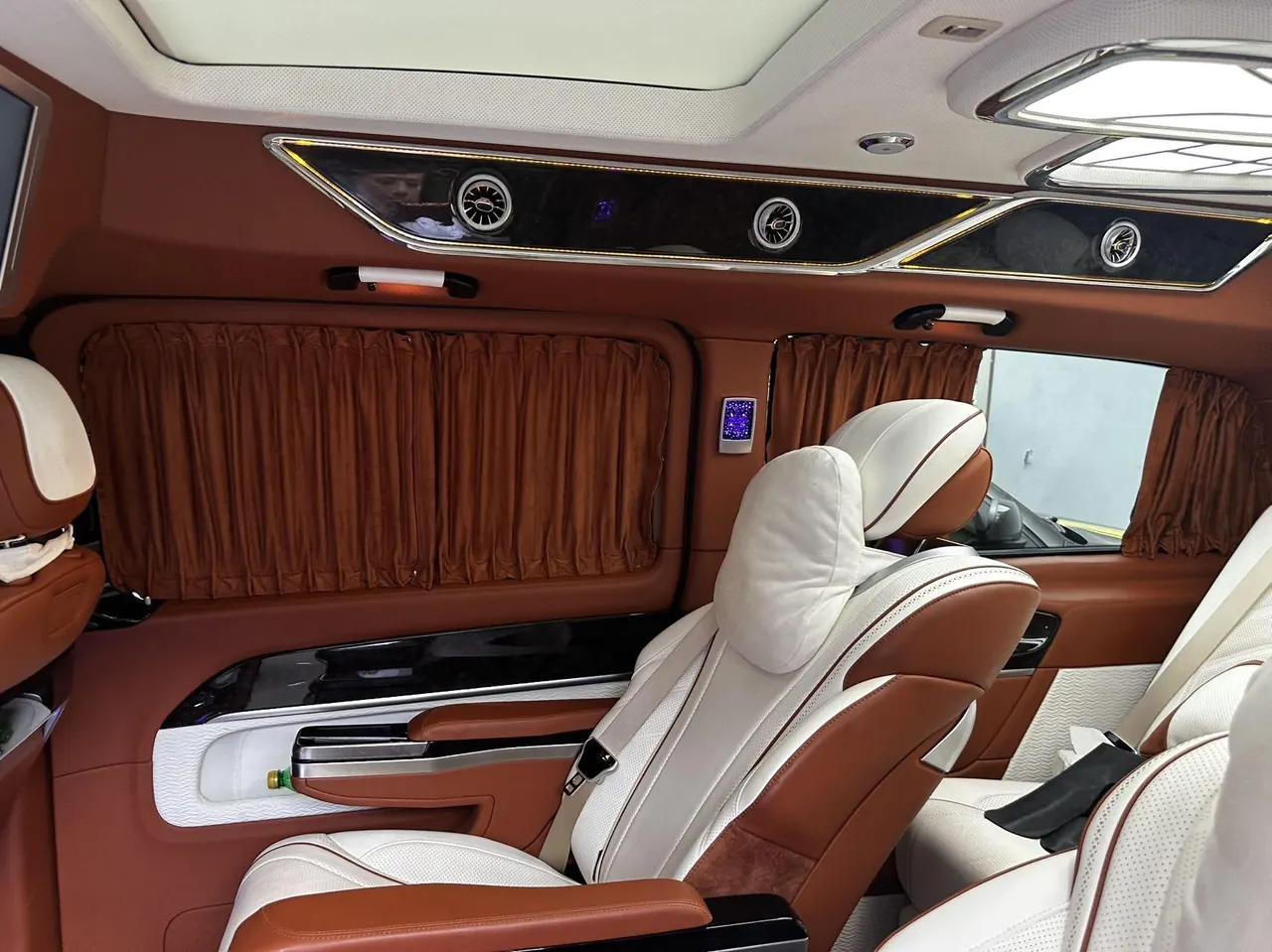 Mercedes Benz V 2021V 260 L 2.0T Premium Edition Automatic Gear 6