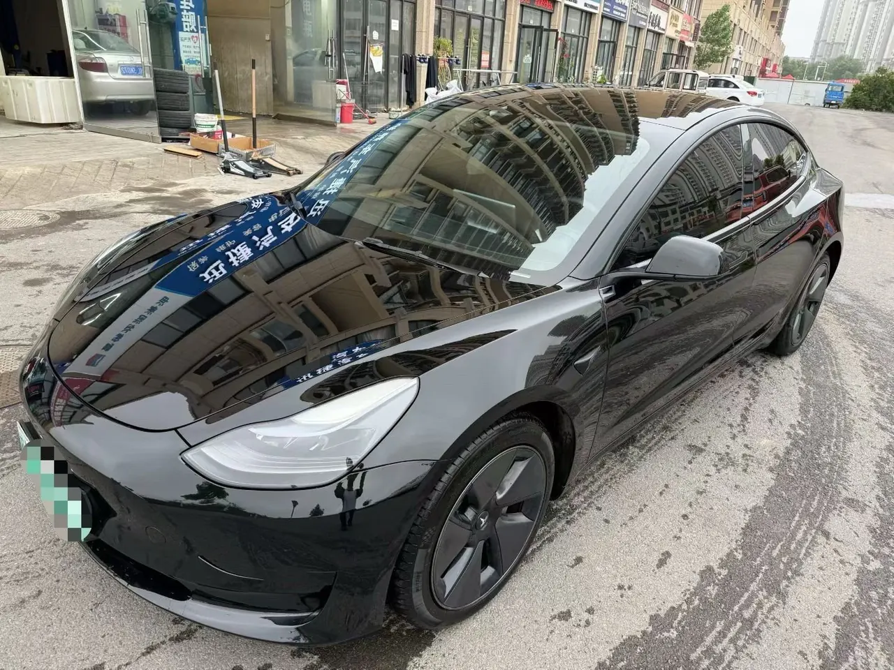 Open image lightbox: Tesla 2022 Model 3 rear-wheel drive version of automatic transmission