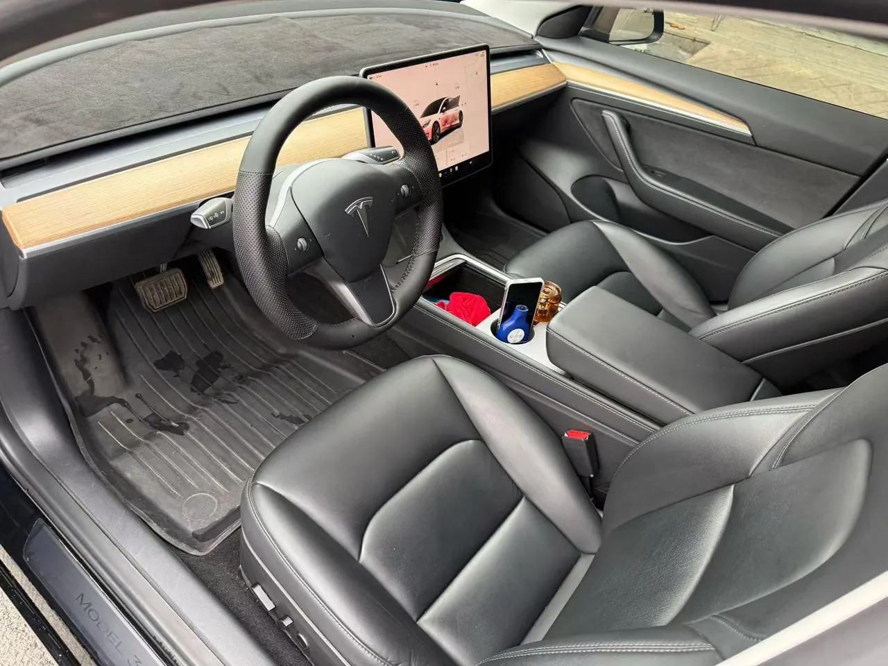 Tesla 2022 Model 3 rear-wheel drive version of automatic transmission 3