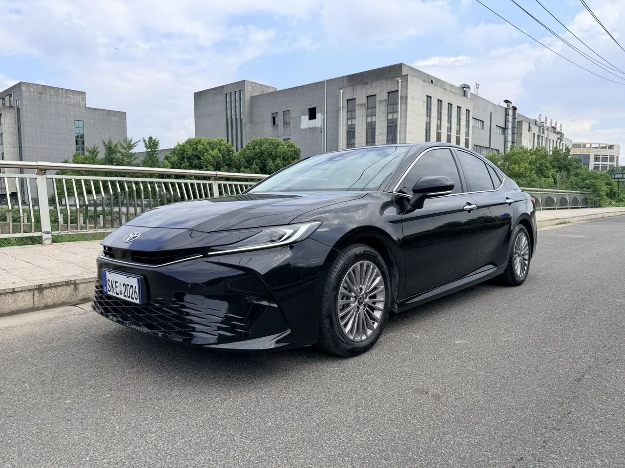 Open image lightbox: Toyota 2024 Camry 2.0GVP Stepless Deluxe Edition Automatic Transmission