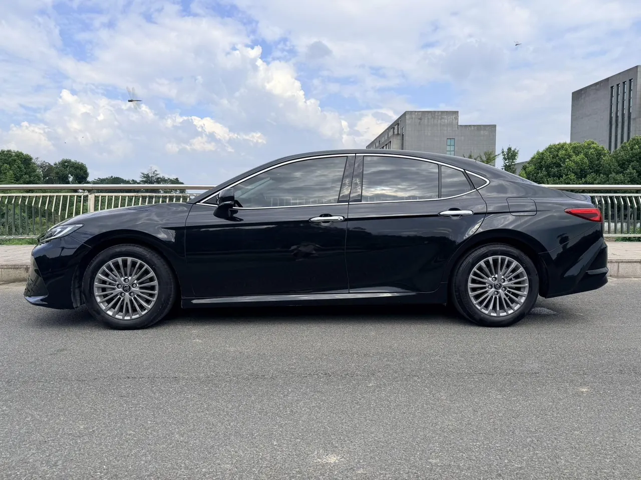 Toyota 2024 Camry 2.0GVP Stepless Deluxe Edition Automatic Transmission 2