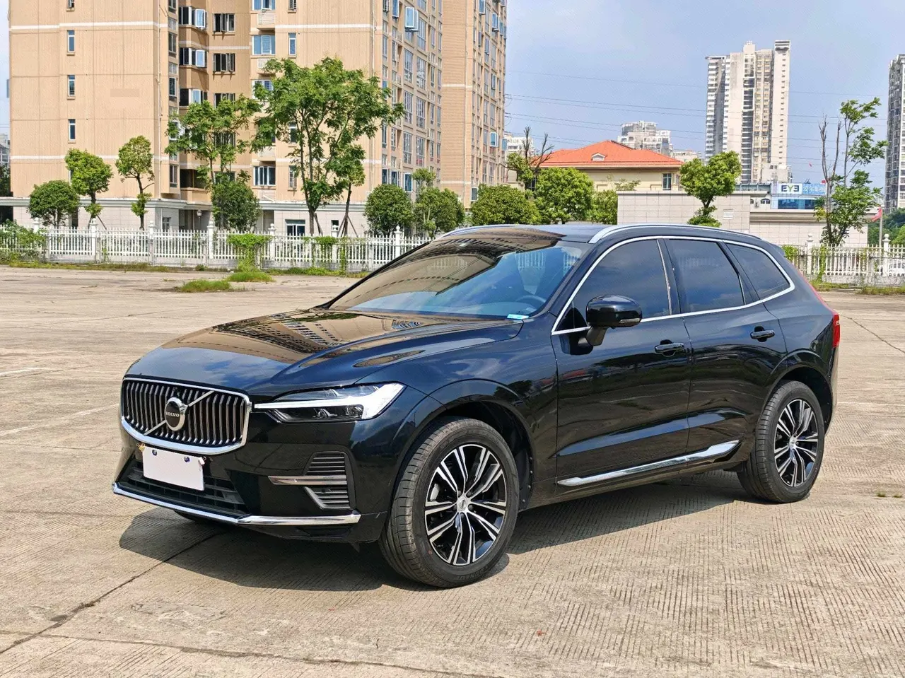 打开图片灯箱:Volvo 2022 XC60 48V 2.0T B5 4-wheel drive Zhiyuan Deluxe Edition Automatic Gear
