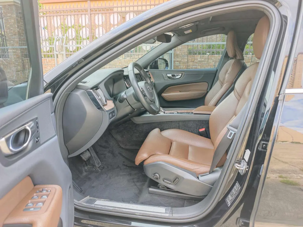 Volvo 2022 XC60 48V 2.0T B5 4-wheel drive Zhiyuan Deluxe Edition Automatic Gear 3