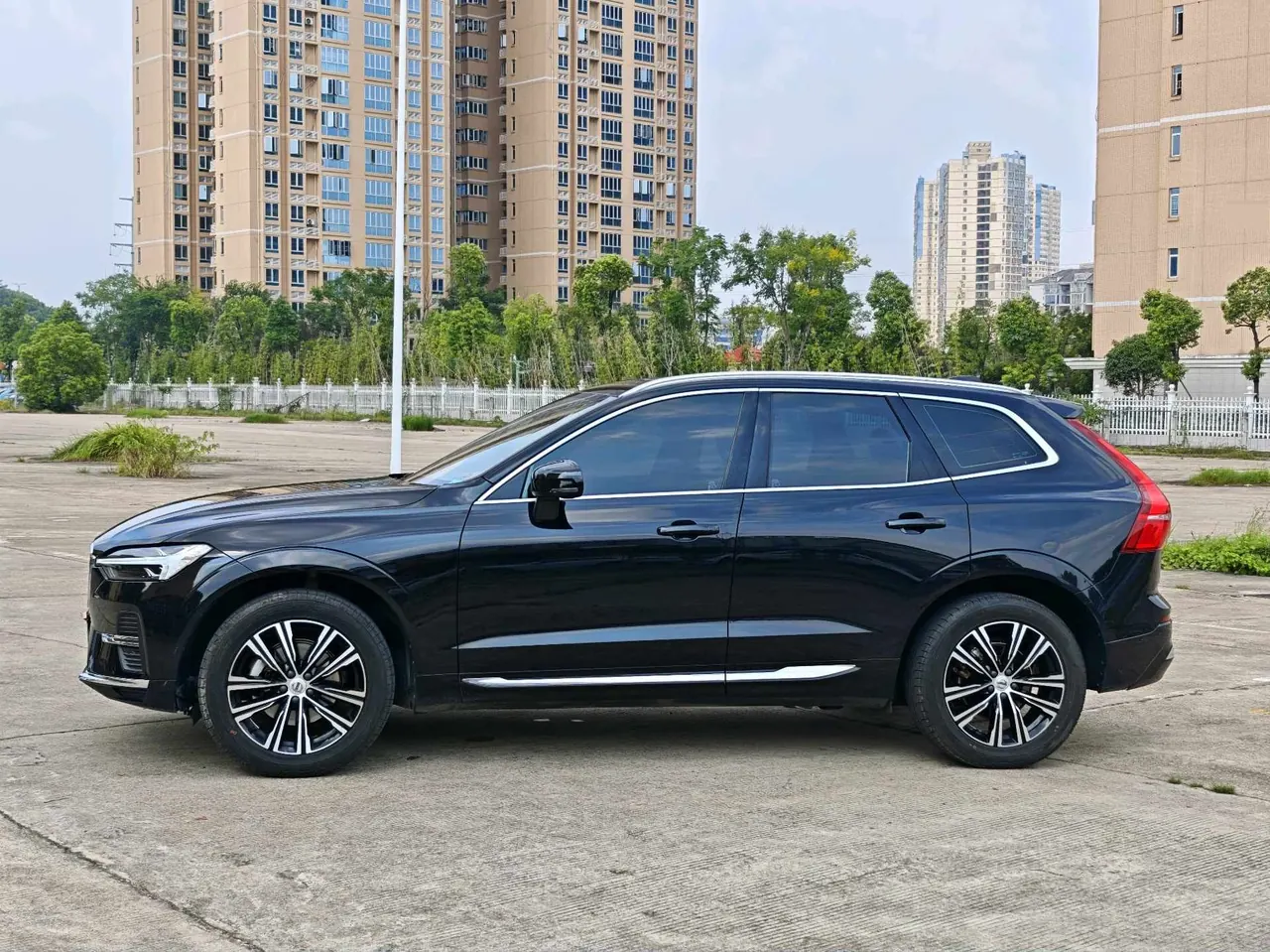 Volvo 2022 XC60 48V 2.0T B5 4-wheel drive Zhiyuan Deluxe Edition Automatic Gear 6
