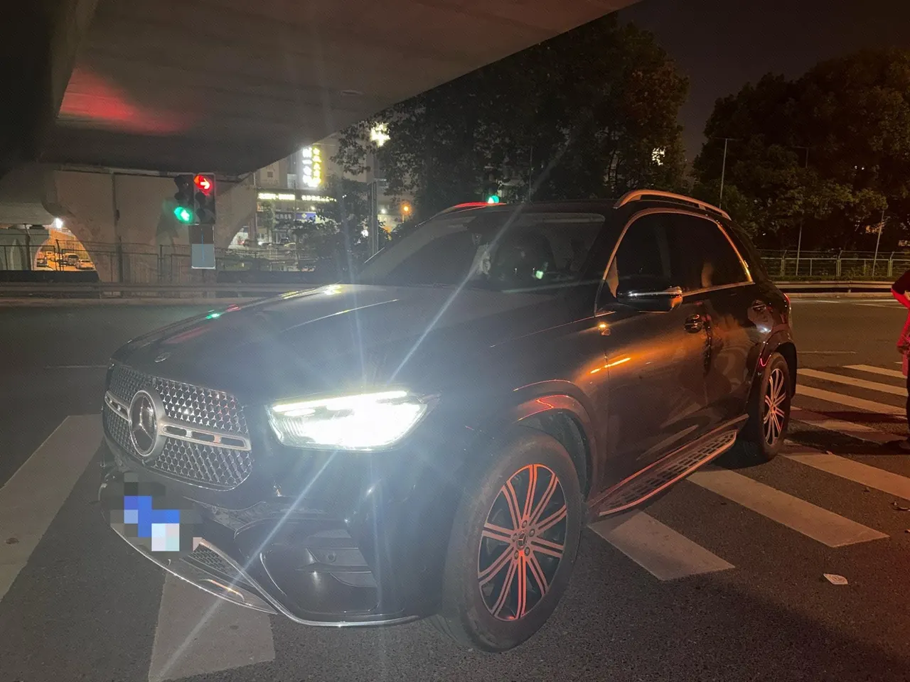 打开图片灯箱:Mercedes Benz GLE (Imported) 2024 GLE 350 4MATIC 48V 2.0T Fashion Automatic Gear