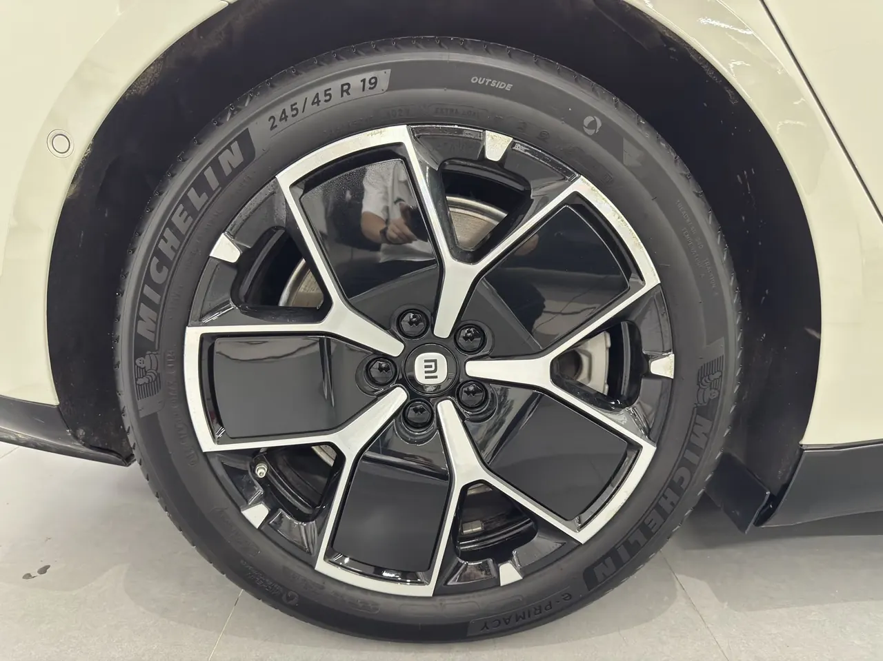 MI 2024 SU 7 700km Rear Drive Long Endurance Smart Driving Edition Automatic Gear 6