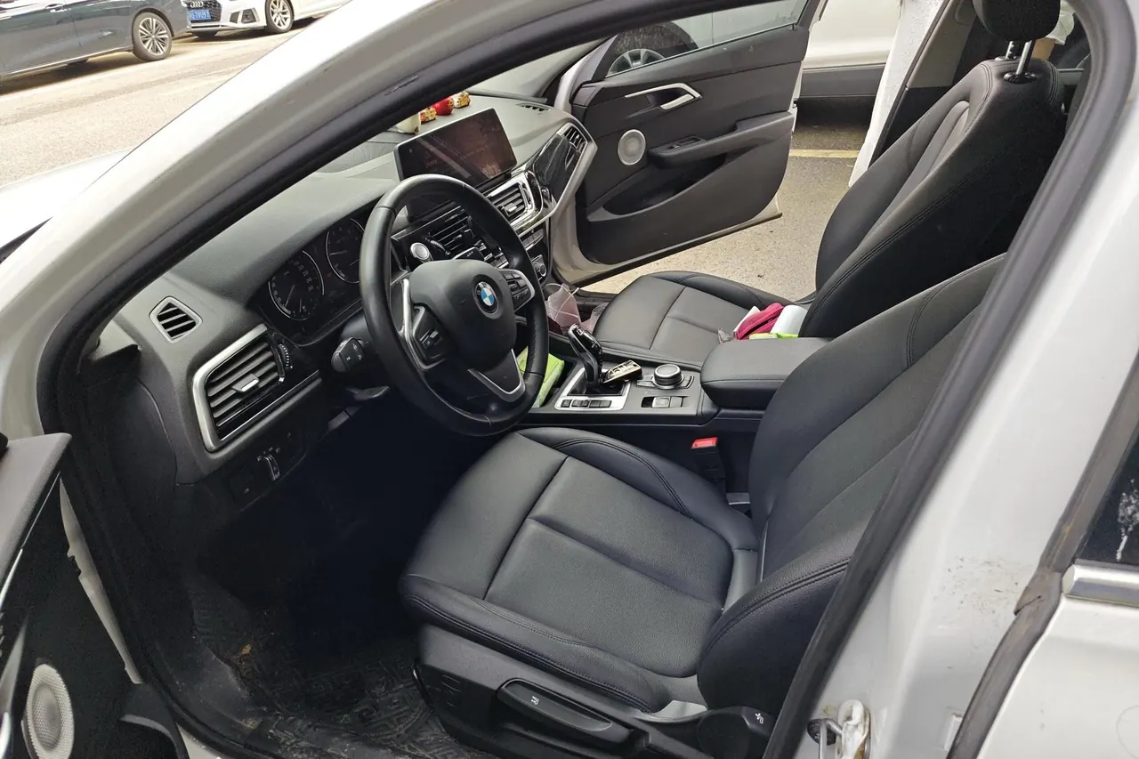 BMW 1 Series 2022 120i 1.5T M Sports Edition Automatic Gear 4