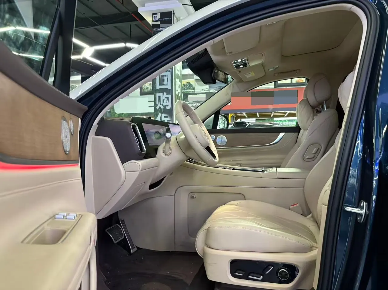AITO 2025 AITO M9 extended range Ultra version 52kWh6 seat version automatic gear 6