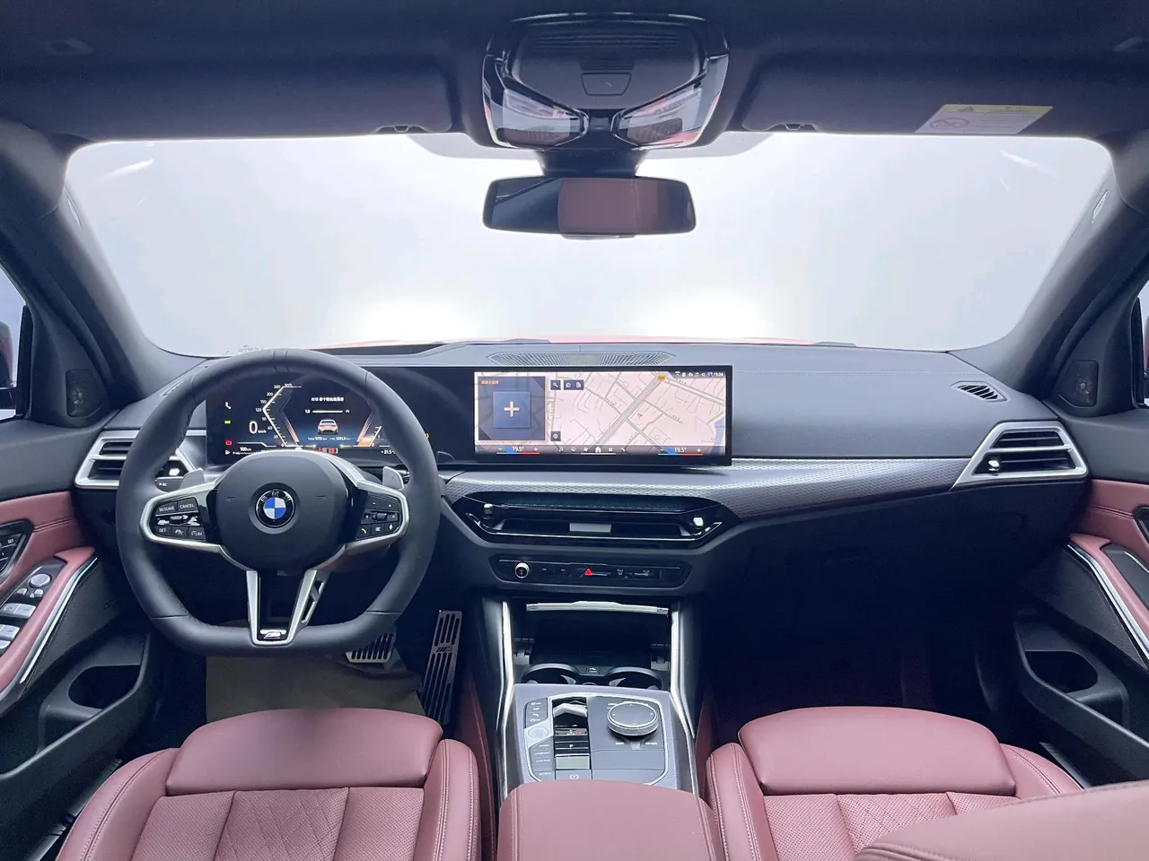 BMW 3 Series 2025 model 330i 2.0T M Sport Night Edition with automatic transmission 5
