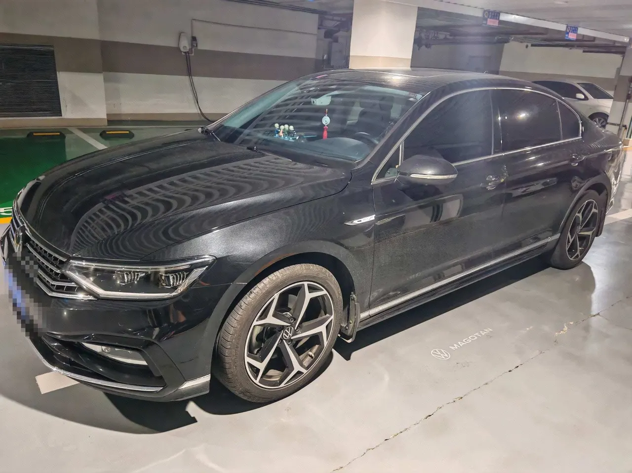 打开图片灯箱:Volkswagen 2023 Magotan 2.0TSI 330TSI 2 million Commemorative Edition Leading Automatic Gear