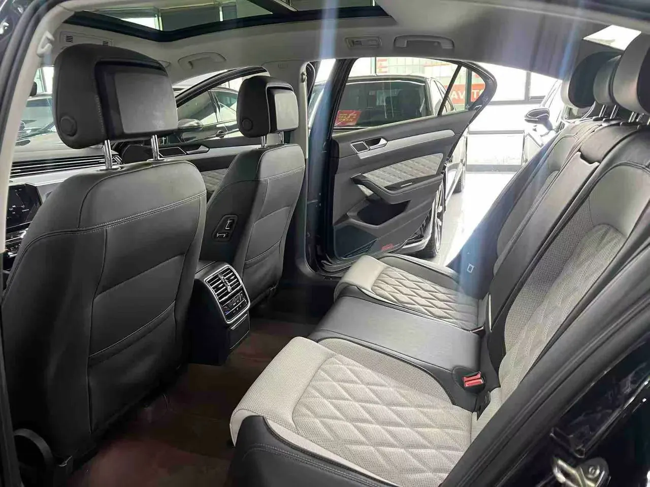 Volkswagen 2024 Magotan 2.0TSI 330TSI 2 million luxury automatic gear 5