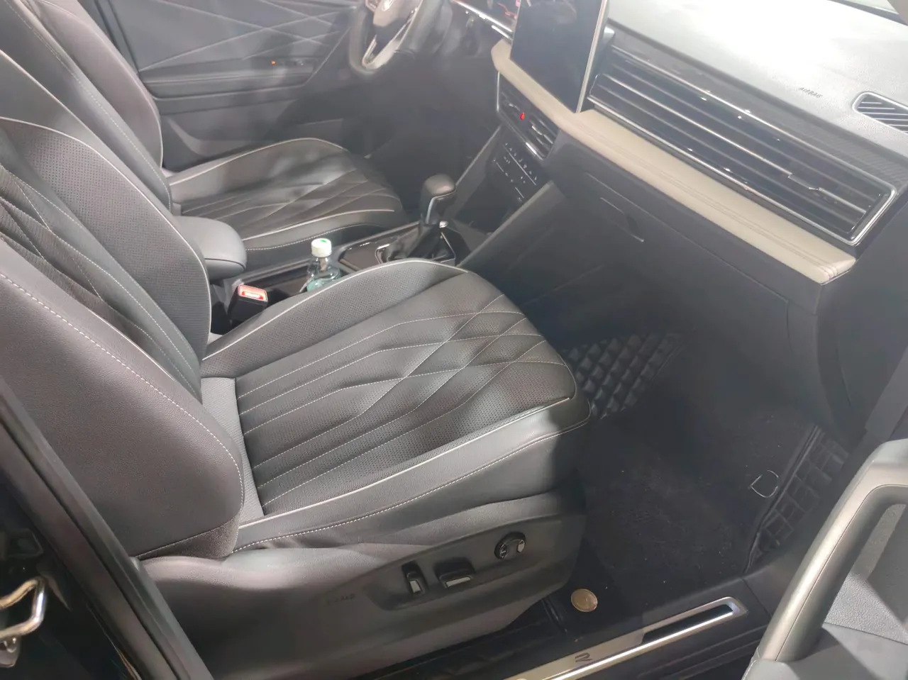 Volkswagen 2022 Tiguan L R-Line 2.0TSI 330TSI Two-Drive R-Line Overdrive Automatic Gear 3