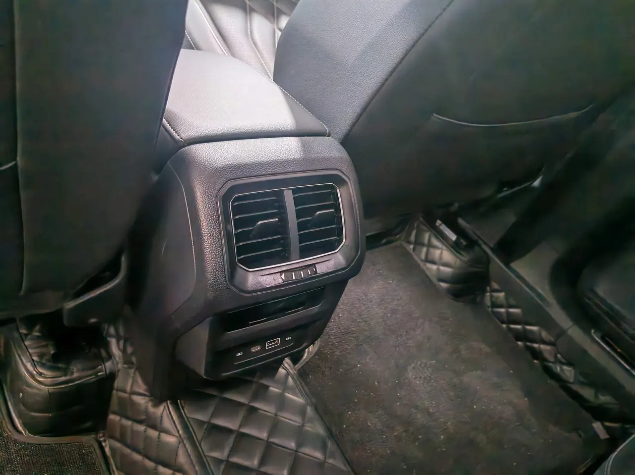 Volkswagen 2022 Tiguan L R-Line 2.0TSI 330TSI Two-Drive R-Line Overdrive Automatic Gear 5