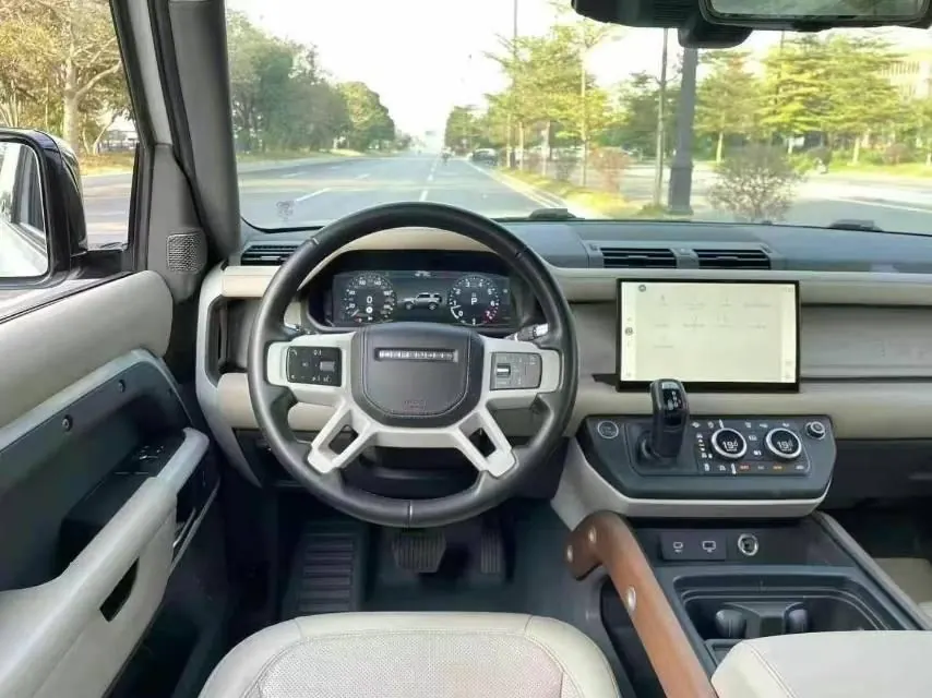 Land Rover Guard (Imported) 2022 Guard 90 2.0T P300 Tiger Ambition Automatic Gear 4