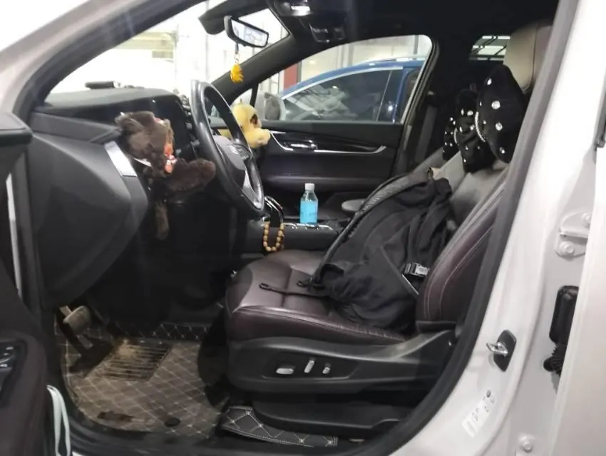 Cadillac 2021 XT6 2.0T 28T 6-seat luxury automatic gear 3