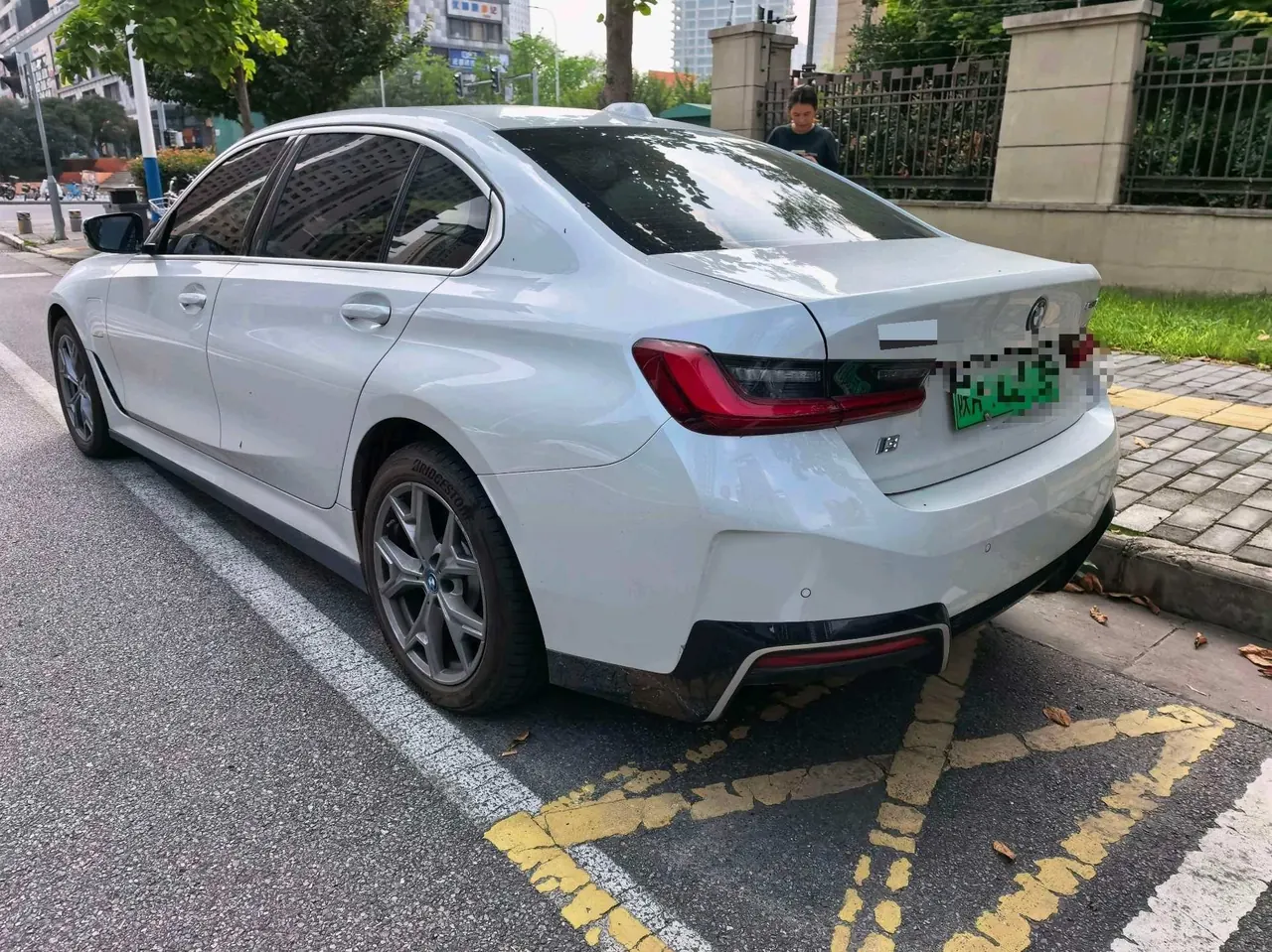 BMW 2024 i3 eDrive 35 L automatic gear 3