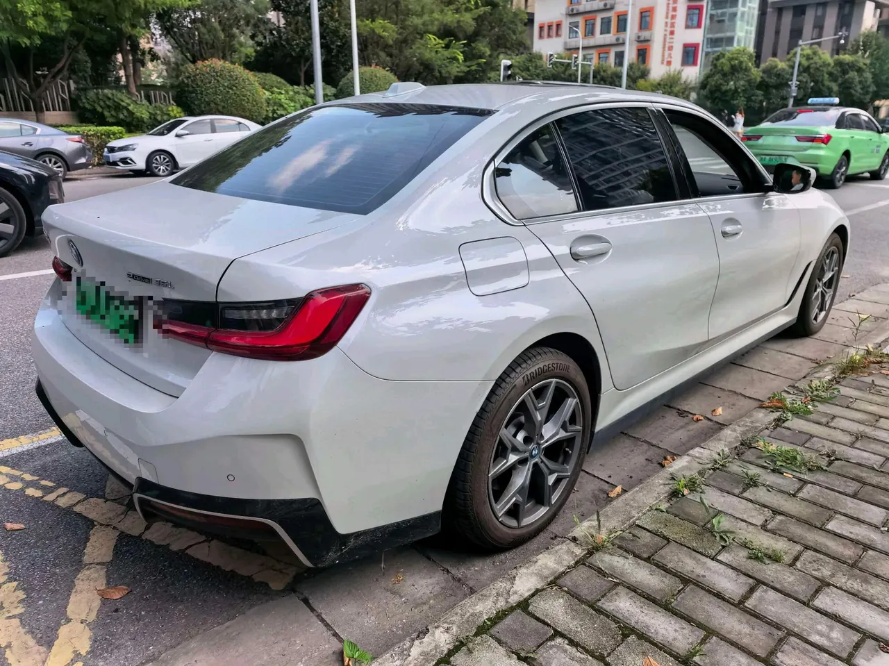 BMW 2024 i3 eDrive 35 L automatic gear 4
