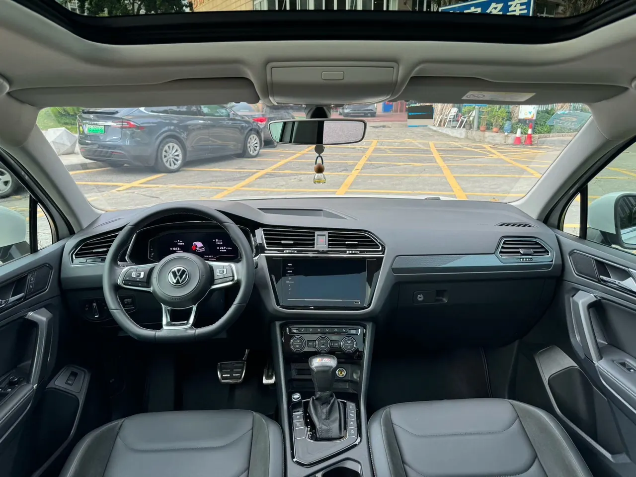 Volkswagen 2021 Tiguan L R-Line 2.0TSI 330TSI Two-Drive Overdrive Automatic Gear 7