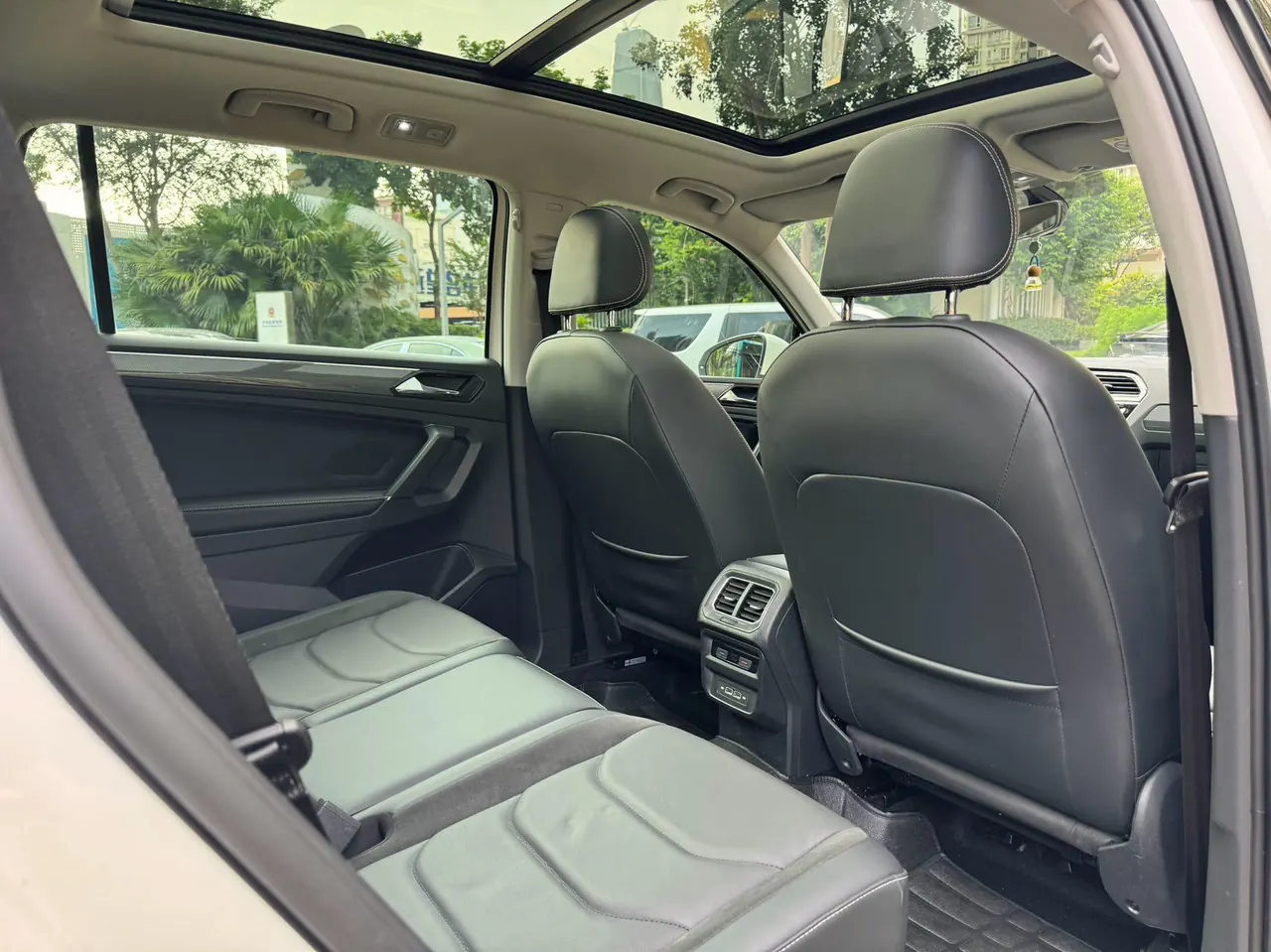 Volkswagen 2021 Tiguan L R-Line 2.0TSI 330TSI Two-Drive Overdrive Automatic Gear 9