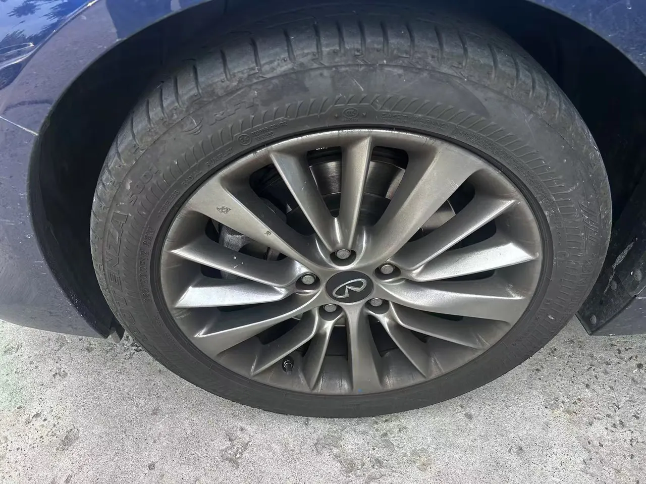Infiniti 2021 Q50L 2.0T into the exclusive version of automatic gear 3