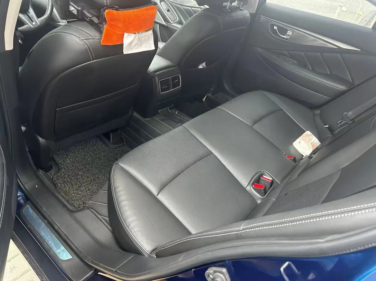 Infiniti 2021 Q50L 2.0T into the exclusive version of automatic gear 6