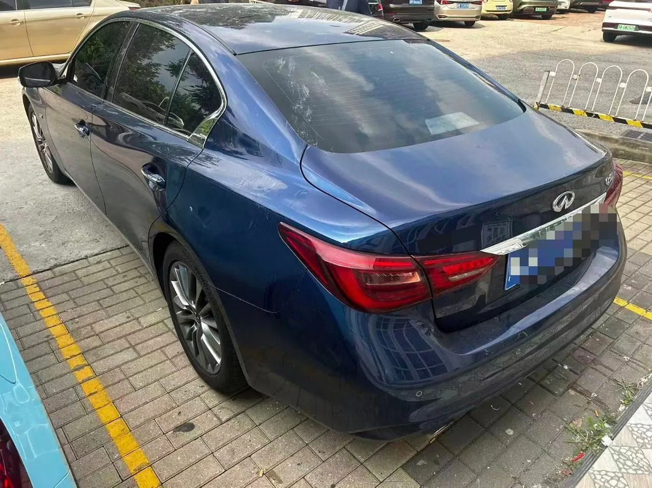 Infiniti 2021 Q50L 2.0T into the exclusive version of automatic gear 8