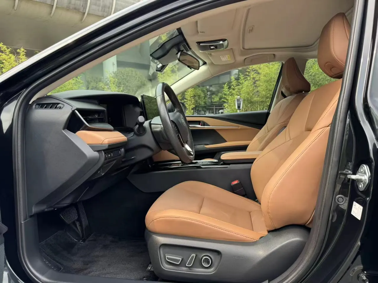 Toyota 2024 Camry 2.0GVP Stepless Deluxe Edition Automatic Transmission 9