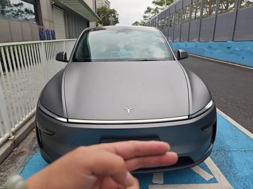 Tesla 2025 Model Y long endurance all-wheel drive version automatic transmission 2