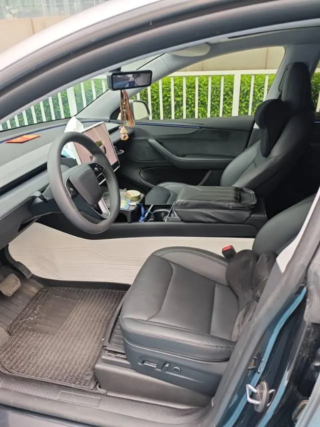 Tesla 2025 Model Y long endurance all-wheel drive version automatic transmission 3