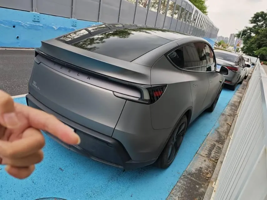 Tesla 2025 Model Y long endurance all-wheel drive version automatic transmission 6