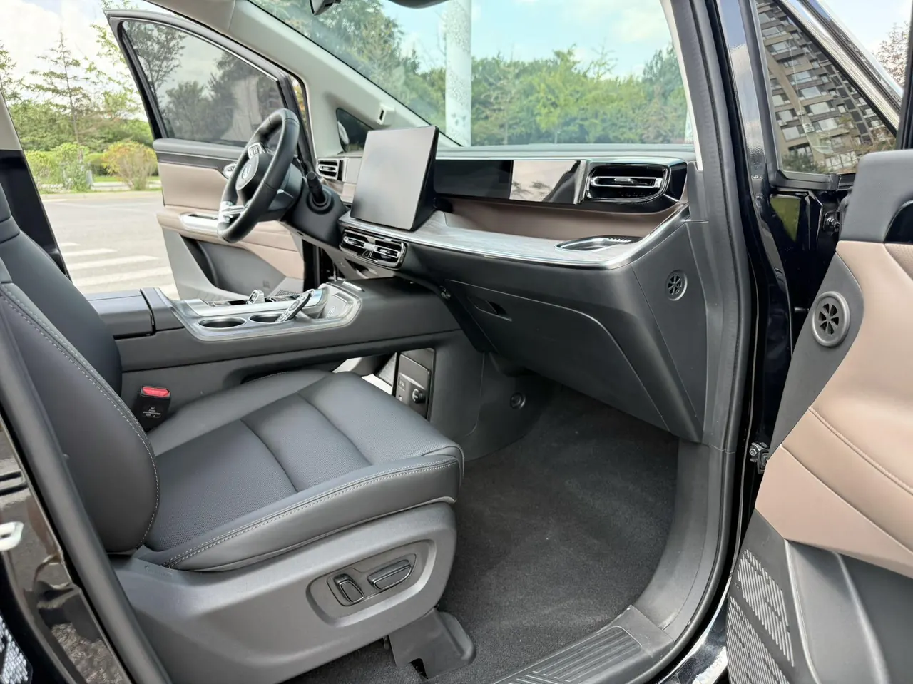 GAC Trumpchi 2024 E8 2.0 150km MAX Automatic Transmission 10