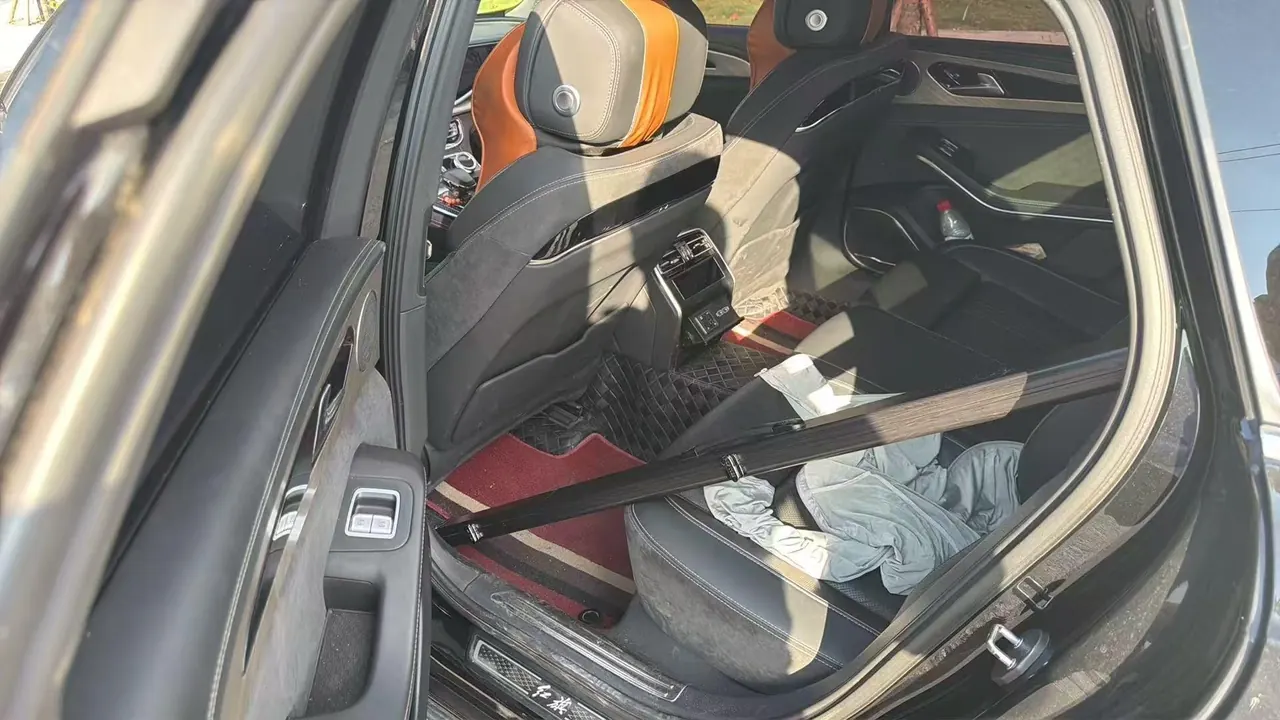 HongQi 2022 H9 48V 2.0T Zhilian Qi Chang Edition Automatic Gear 4