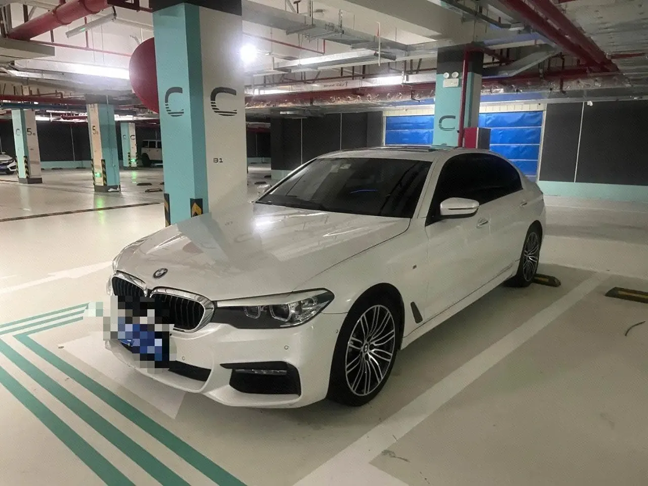 Open image lightbox: BMW 3 Series 2026 325i 2.0T M Sports Suit Automatic Gear
