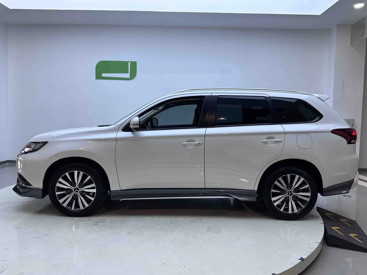 Mitsubishi 2021 Outlander 2.0 Stepless Two-Drive Free Edition 5-seat (Changed) Automatic Gear 5