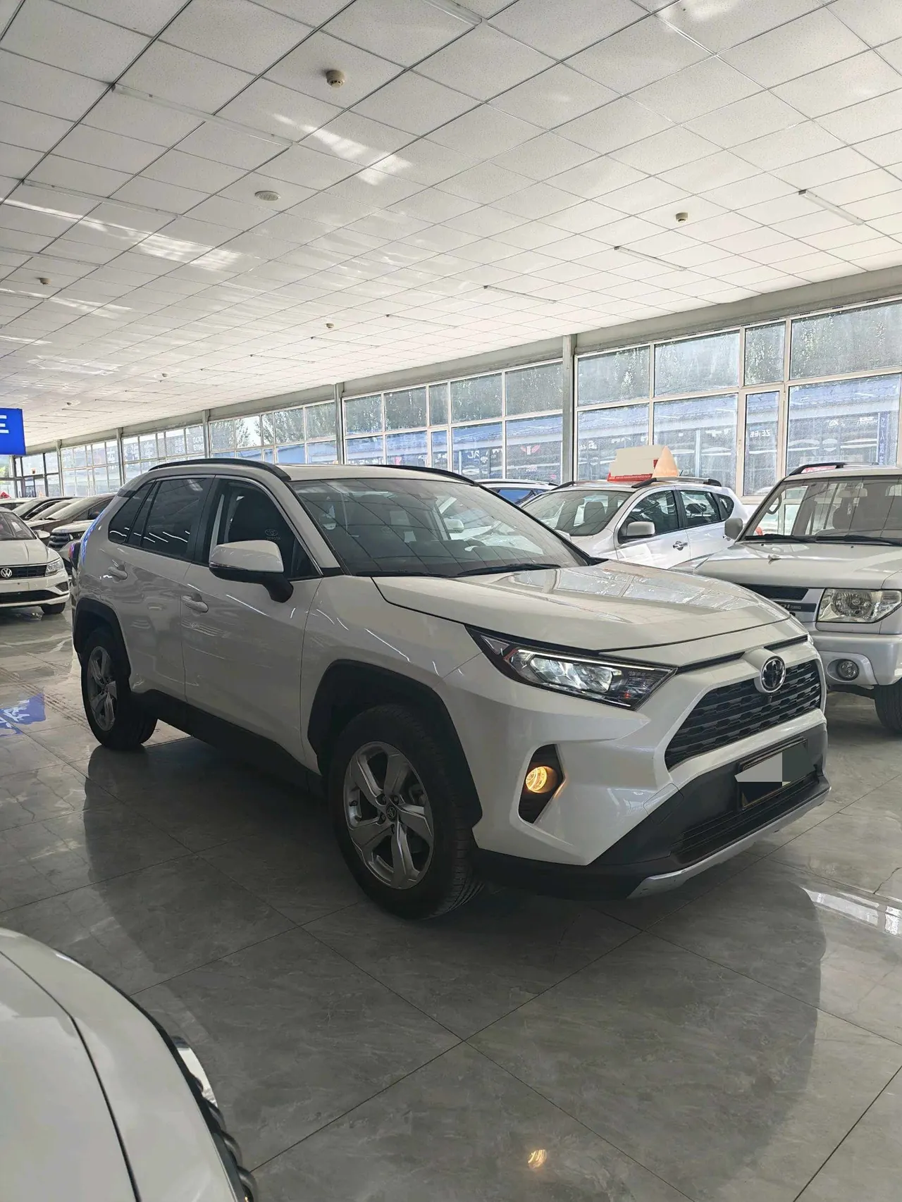 Toyota 2021 RAV4 Rongfeng 2.0 Stepless Four-wheel Drive Fashion PLUS Edition Automatic Gear 3