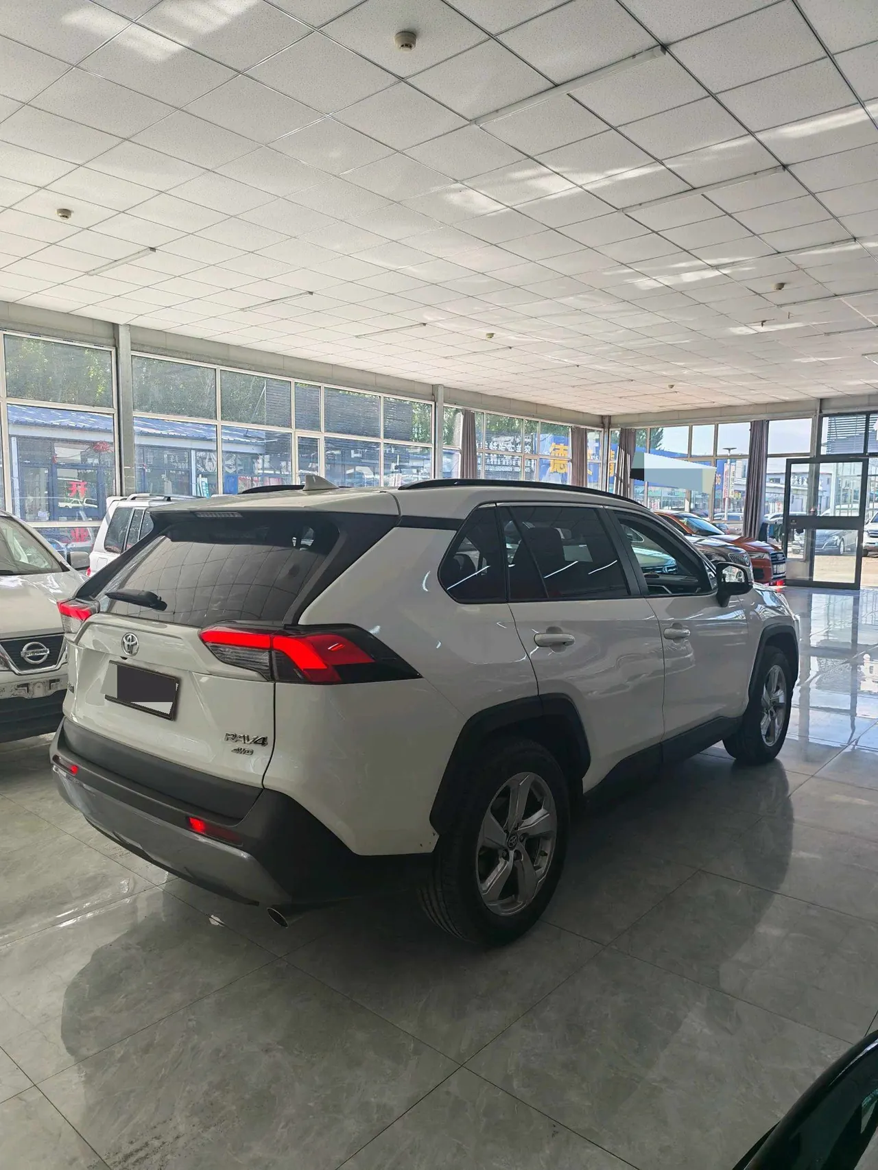 Toyota 2021 RAV4 Rongfeng 2.0 Stepless Four-wheel Drive Fashion PLUS Edition Automatic Gear 4