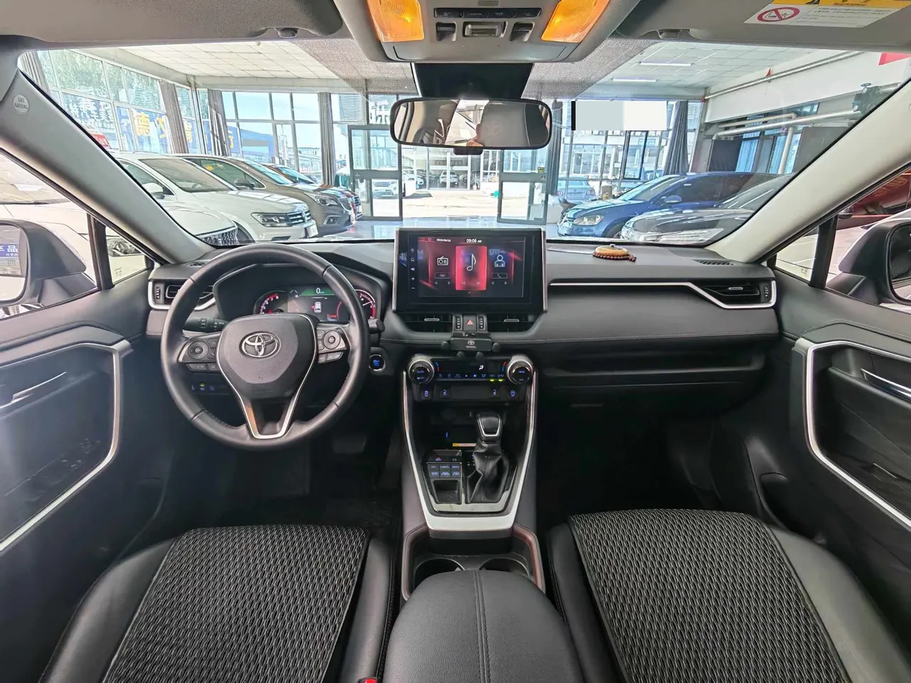 Toyota 2021 RAV4 Rongfeng 2.0 Stepless Four-wheel Drive Fashion PLUS Edition Automatic Gear 9
