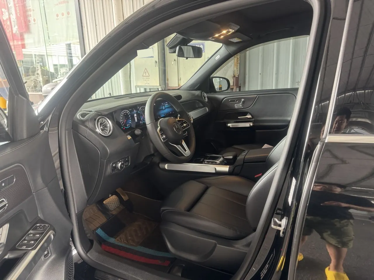 Mercedes Benz 2023 GLB 220 2.0T Dynamic Automatic 2