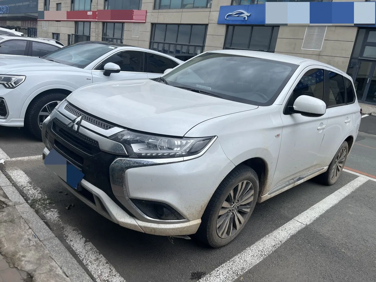 打开图片灯箱:Mitsubishi 2021 Outlander 2.0 Stepless Two-Drive Smooth Edition 5-seat Automatic Gear