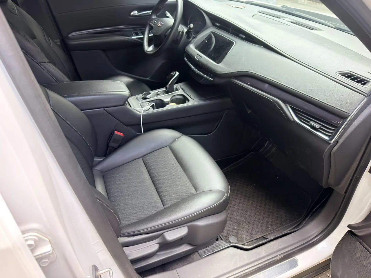 Cadillac 2021 XT4 2.0T 28T Two-Drive Leading Automatic Gear 4