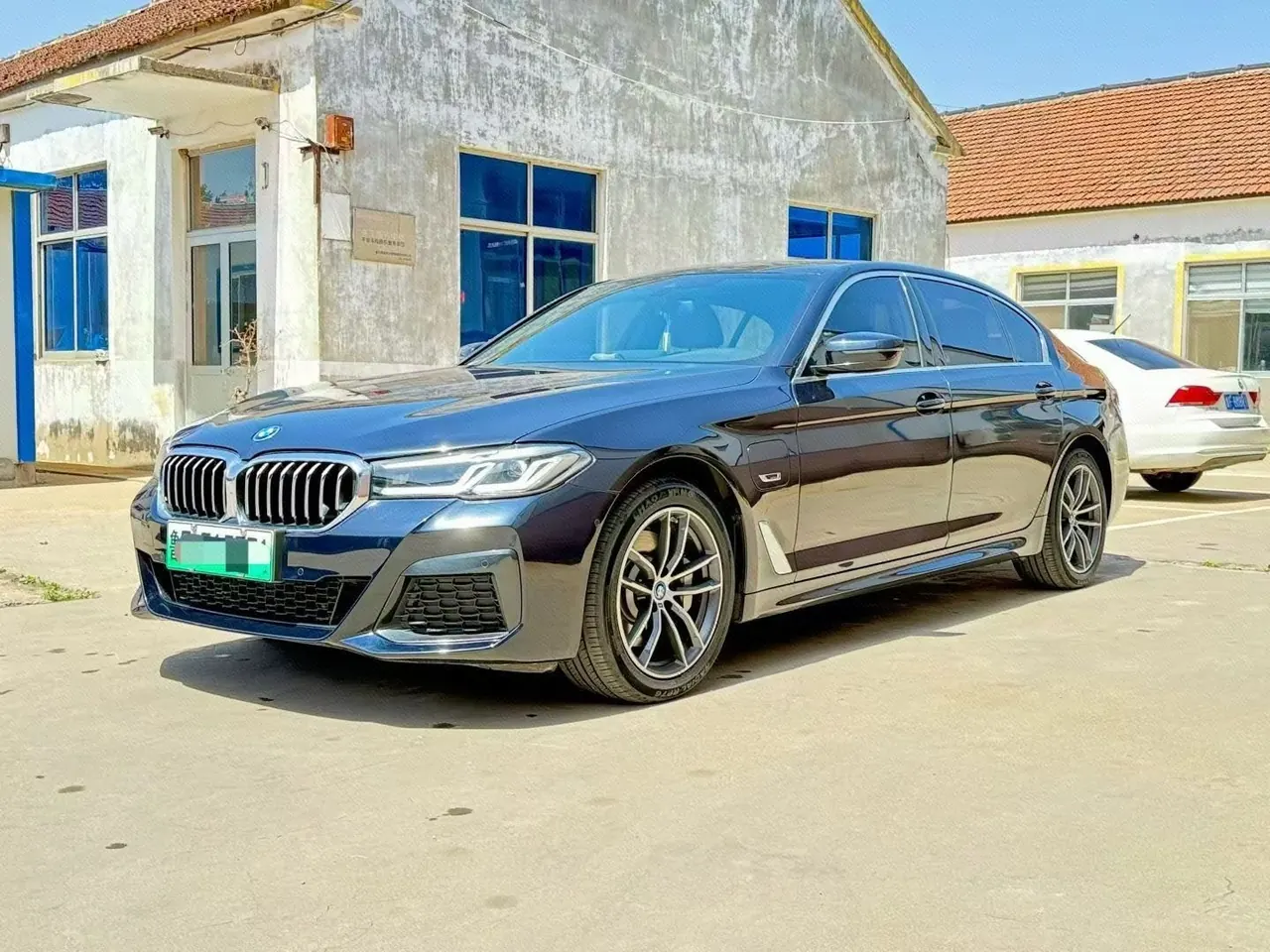 Open image lightbox: BMW 5 series new energy 2021 535Le 2.0T M sports suit automatic gear