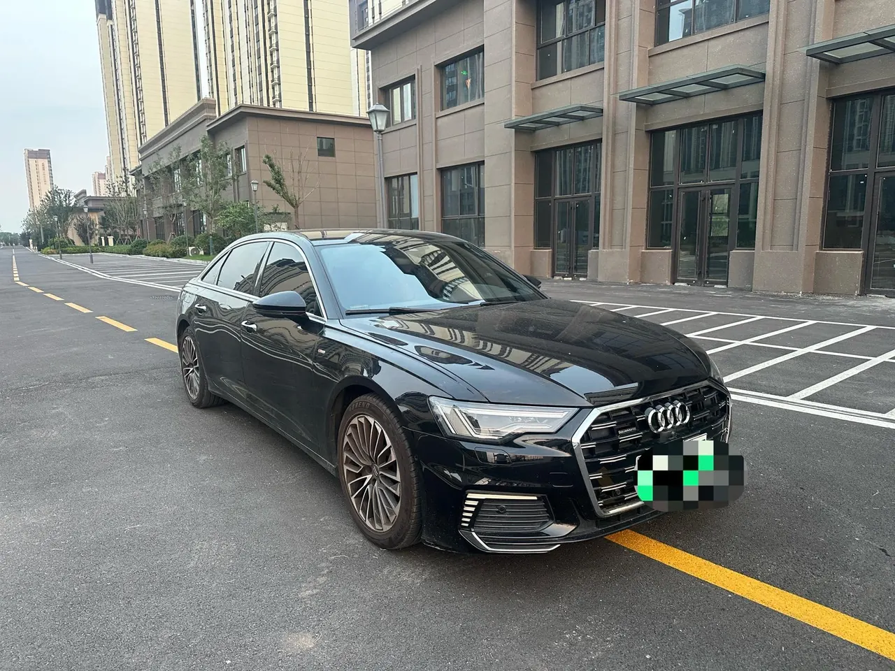 Audi 2020 A6L e-tron 2.0TFSI 55TFSI e Quattro automatic 3