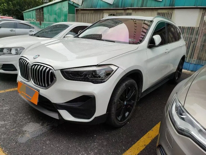 Open image lightbox: BMW 2021 X1 sDrive20Li 1.5T fashion automatic gear