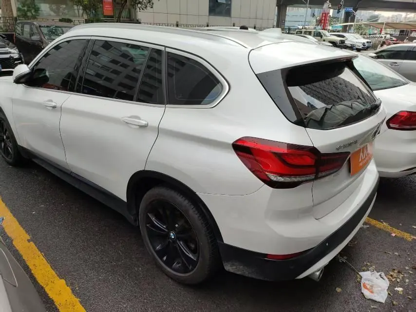BMW 2021 X1 sDrive20Li 1.5T fashion automatic gear 3