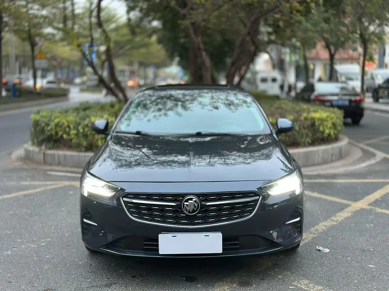 Buick 2020 Regal 1.5T 552T Luxury Automatic Gear 2