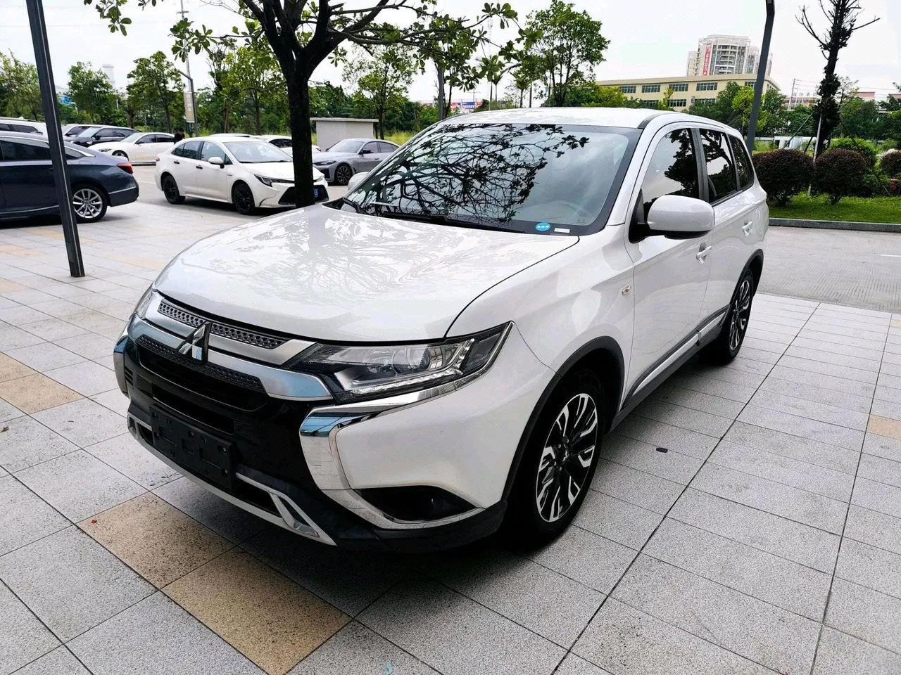 打开图片灯箱:Mitsubishi 2020 Outlander 2.0 Stepless Two-Drive Smooth Edition 5-seat Automatic Gear