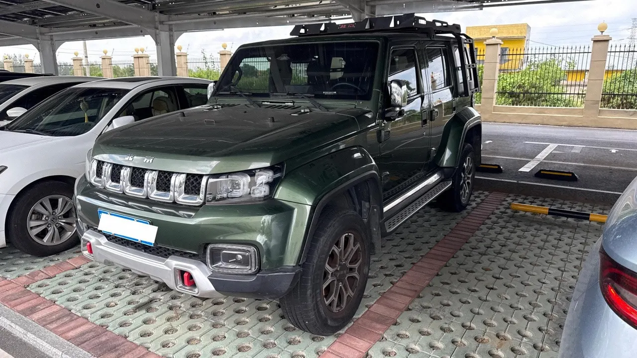 打开图片灯箱:Beijing 2020 BJ40 2.0T 4-wheel drive city hunter version chivalrous automatic gear