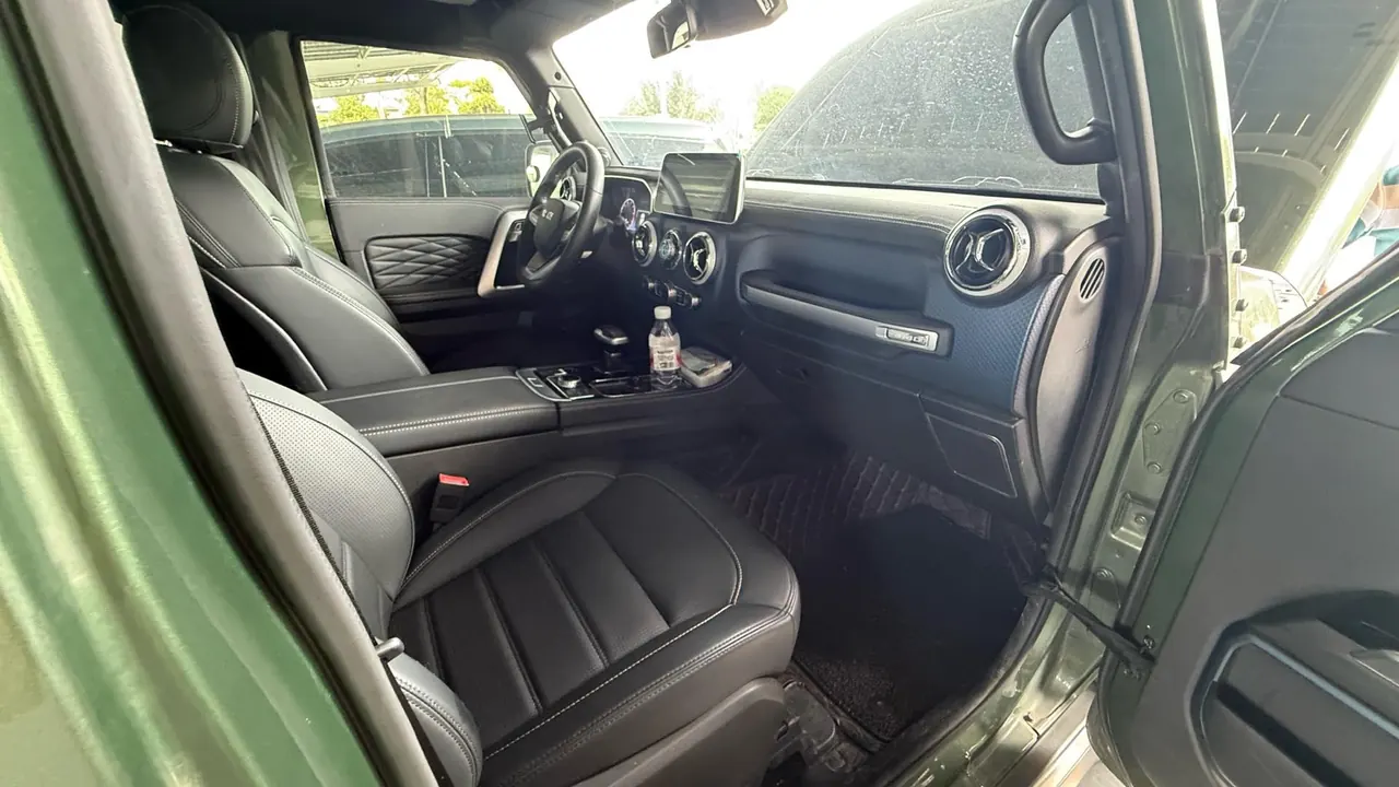 Beijing 2020 BJ40 2.0T 4-wheel drive city hunter version chivalrous automatic gear 11