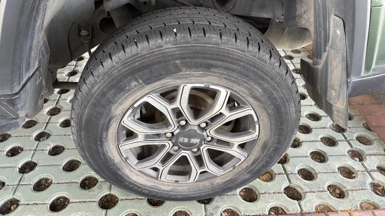Beijing 2020 BJ40 2.0T 4-wheel drive city hunter version chivalrous automatic gear 19
