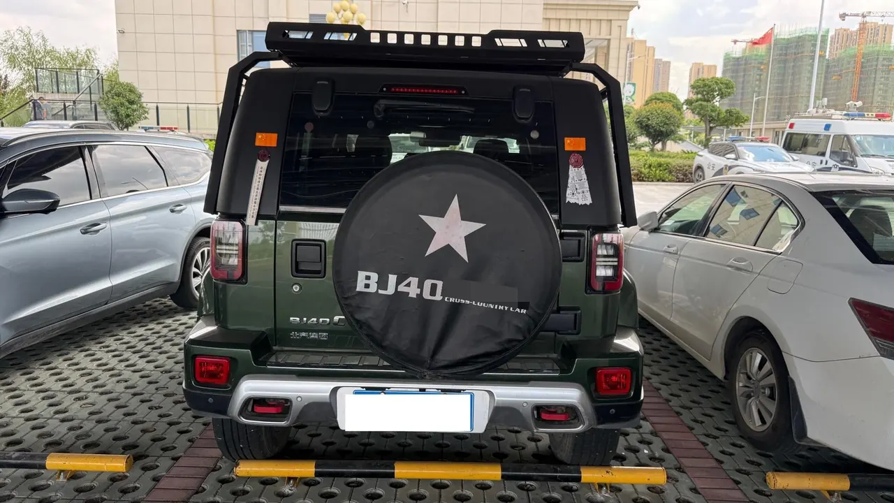 Beijing 2020 BJ40 2.0T 4-wheel drive city hunter version chivalrous automatic gear 3
